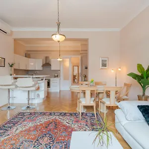 View To The Roofs Luxury With 2 Bedrooms , Budapeszt Węgry